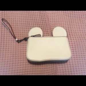 Ivory CoachxDisney Mickey Mouse Clutch